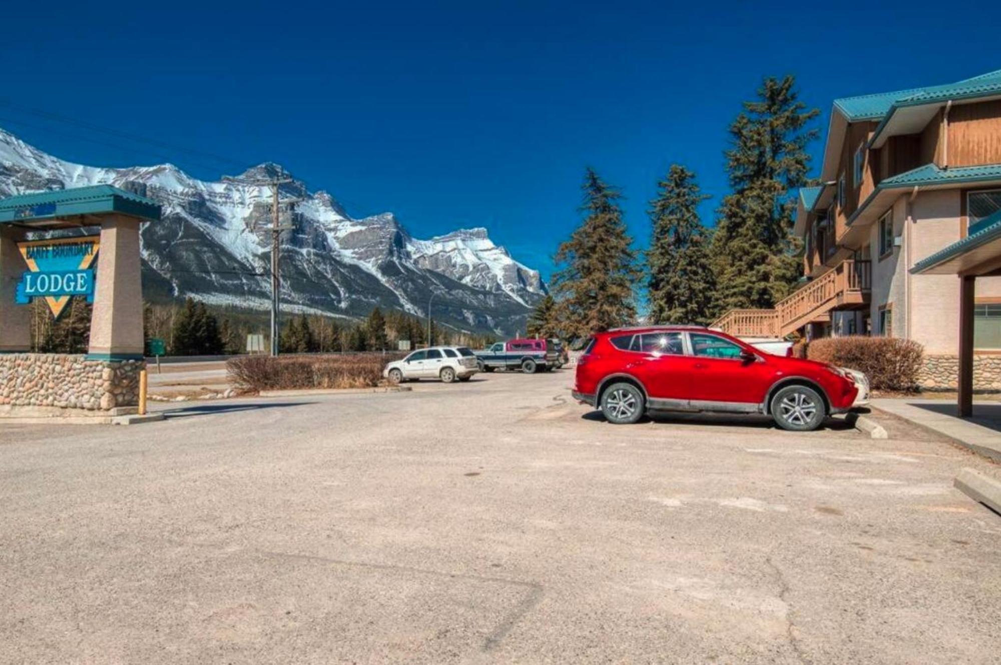 Апартаменты B212 Hot Tub, Ac X3, Parking, 2 Min To Banff Gate Канмор Экстерьер фото