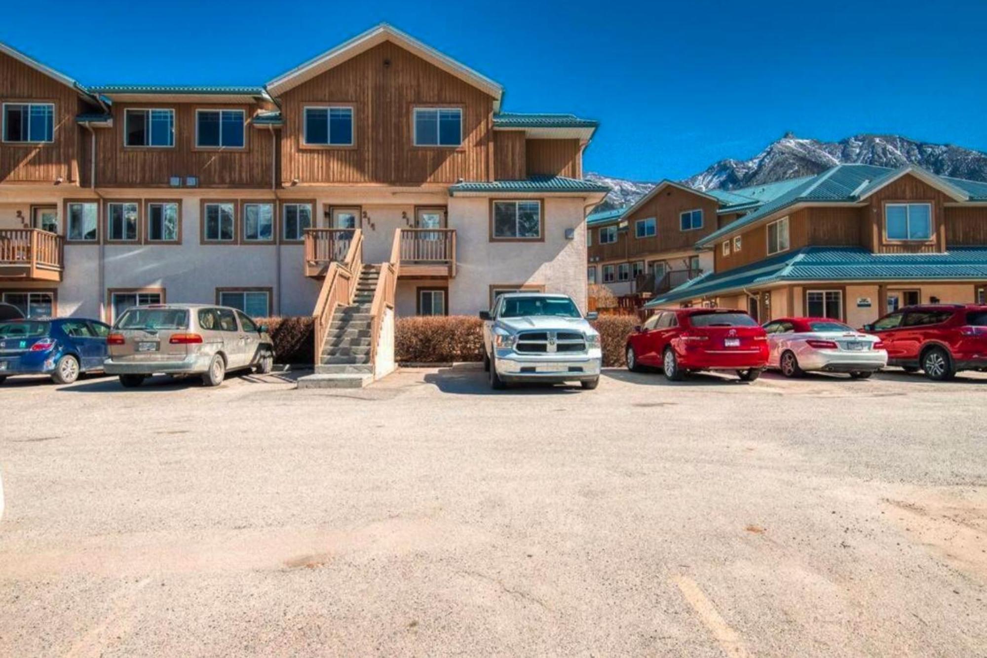Апартаменты B212 Hot Tub, Ac X3, Parking, 2 Min To Banff Gate Канмор Экстерьер фото