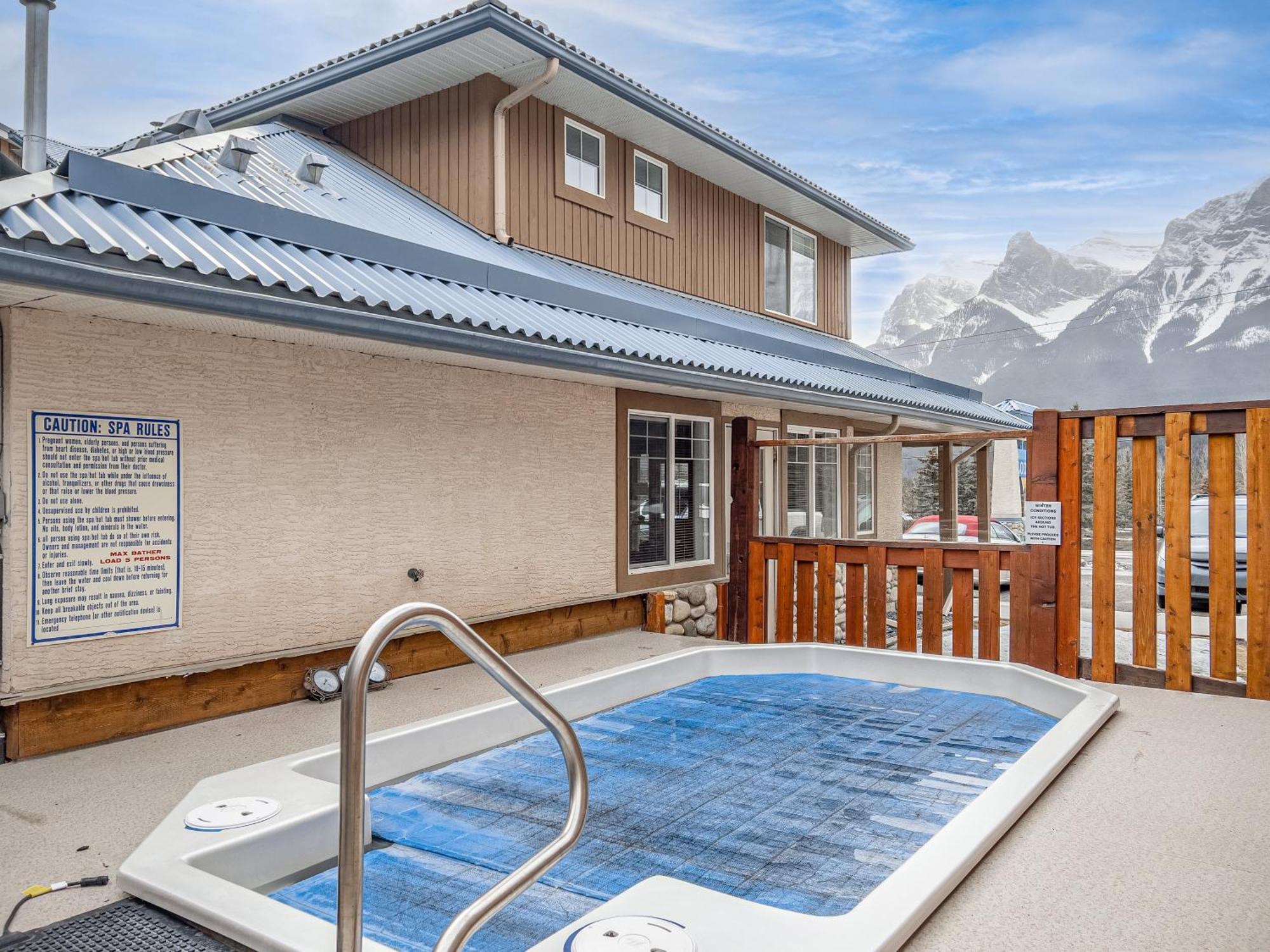 Апартаменты B212 Hot Tub, Ac X3, Parking, 2 Min To Banff Gate Канмор Экстерьер фото