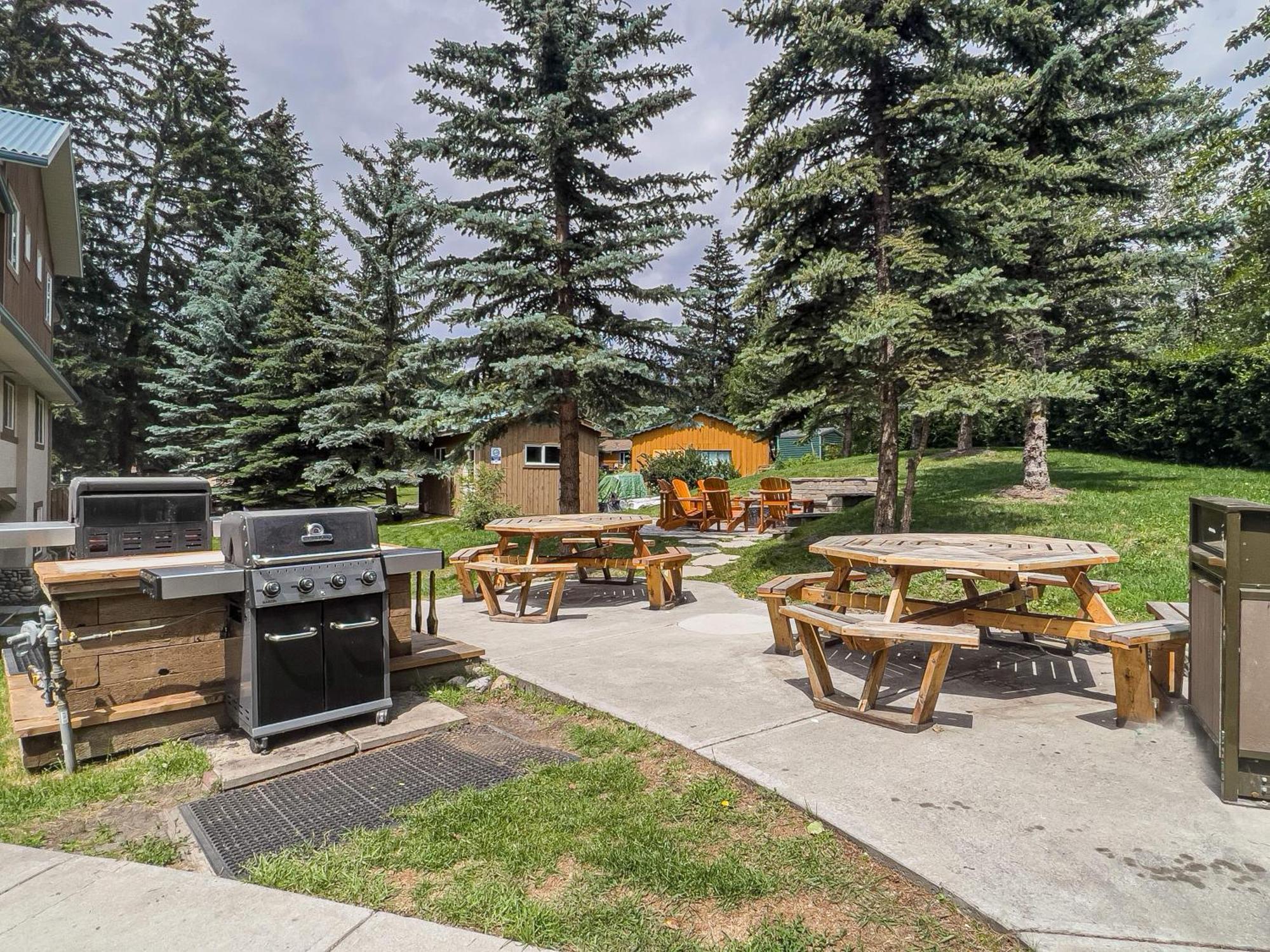Апартаменты B212 Hot Tub, Ac X3, Parking, 2 Min To Banff Gate Канмор Экстерьер фото